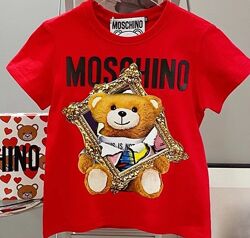 женская футболка Moschino