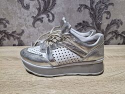 Кросівки шкіряні р.35