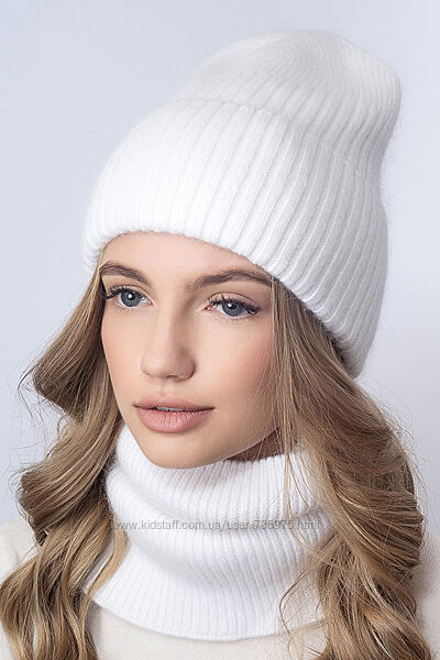 Жіноча ангорова шапка на зиму