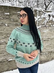 Жіночий светр у етнічному стилі