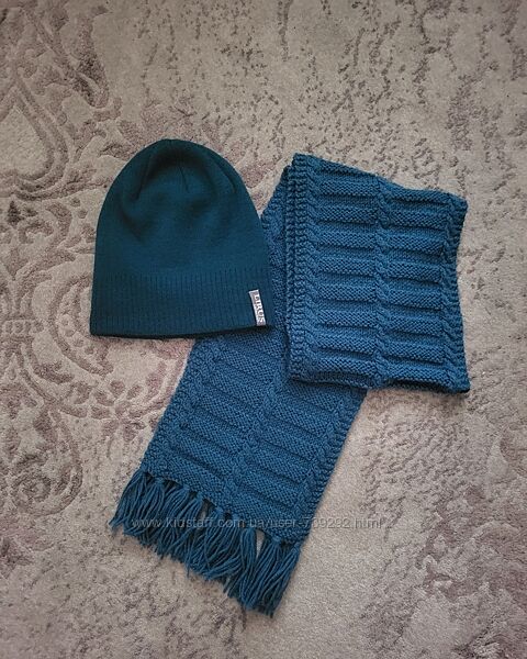 Шапка и шарф продаю набором