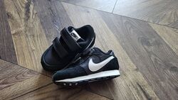 Чорні замшеві на липучках кросівки на хлопчика Nike