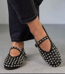 Стильні туфлі балетки в камінцях