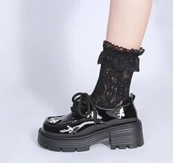 Лаковані туфлі броги з метеликами