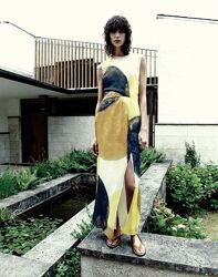 Сукня з принтом та вирізом від zara