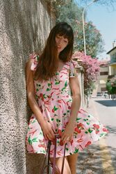 Коротка сукня у вишеньки від zara