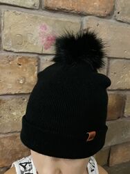 Шапка чорна з намистинками Hat / Нідерланды