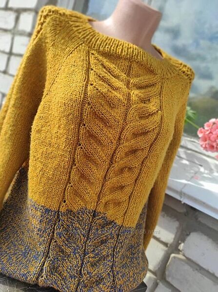 Объемный женский свитер горчичного цвета