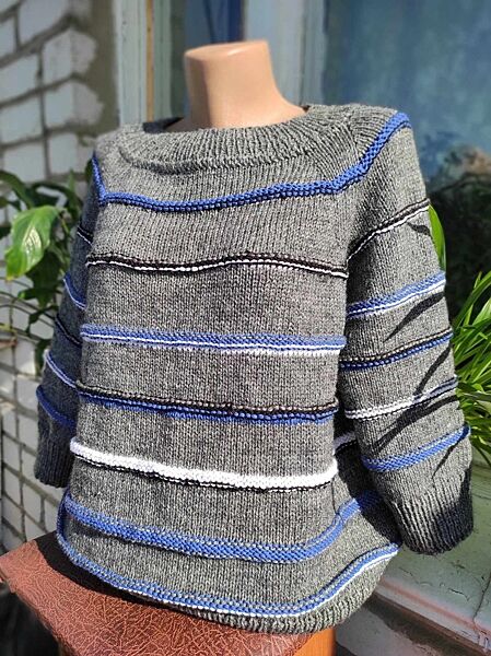 Стильний вязаний светр цікава смужка 