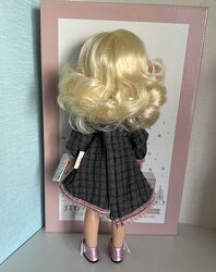 #6: Paola Reina 04687