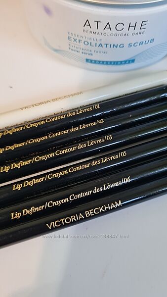 Олівці Victoria Beckham 