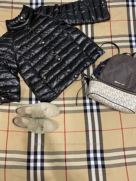 Продаю класну жіночу куртку стьбану дуже стильна.