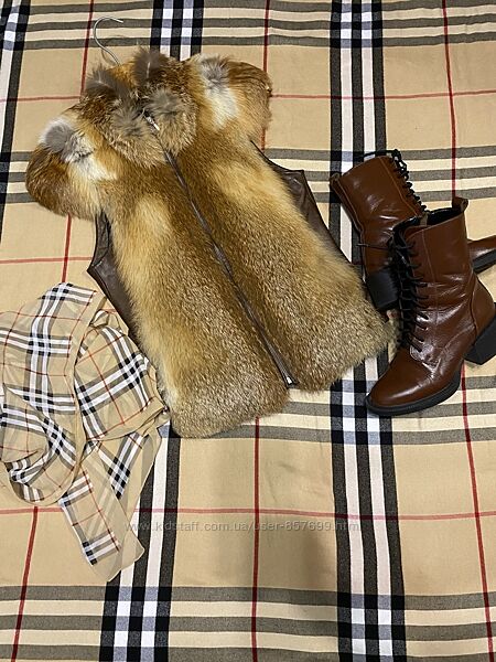 Продаю натуральну желетку з лисиці дуже якісна як нова. Розмір ХС.