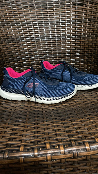 Класні фірмові кросівки гарна якість