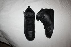 Кроссовки фирмы nike 39 размера по стельке 25,5 см.