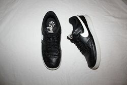 Кроссовки фирмы nike 40 размера по стельке 25,5 см.