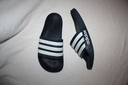 Шлёпанцы фирмы adidas 40,5 размера по стельке от края до края 26,5 см.
