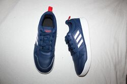 Кроссовки фирмы adidas 37,5 размера по стельке 24 см.