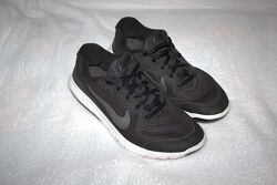 Кросівки фірми Nike 41 розміру за устілкою 26см.