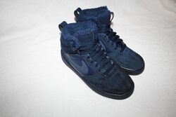 Кроссовки фирмы nike 38 размера по стельке 24 см.