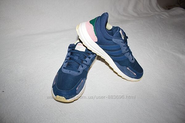 Кроссовки фирмы adidas 38 размера по стельке 24 см.