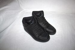 Утепленные хайтопы кроссовки фирмы puma 37 размера по стельке 23,5 см.