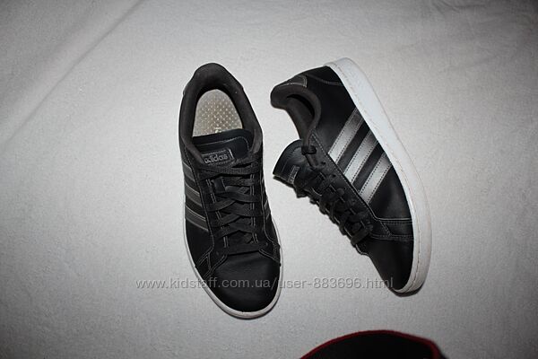 Кроссовки фирмы adidas 41,5 размера по стельке 26 см.