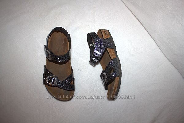 Босоніжки фірми birkenstock 32 розміри за устілкою зазначено 20,5 см.