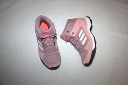 Ботинки фирмы adidas 35,5 размера по стельке 23 см.