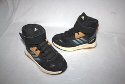 Сапоги фирмы adidas 31 размера по стельке 19,5 см. 