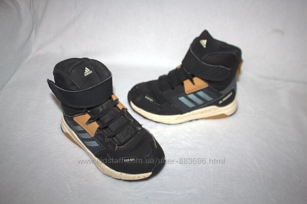 Сапоги фирмы adidas 31 размера по стельке 19,5 см. 