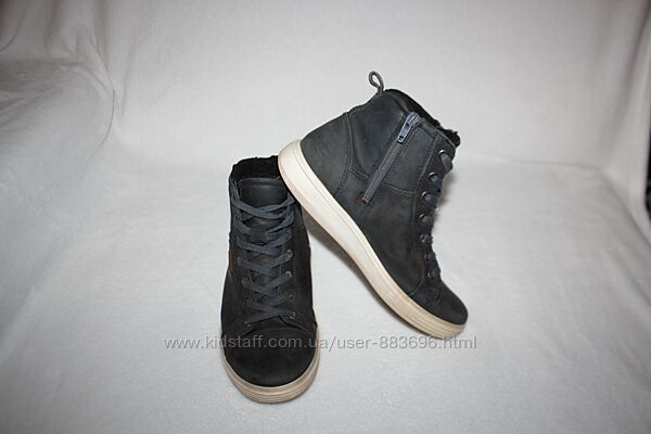 Ботинки фирмы ecco 37 размера по стельке 23,5 см