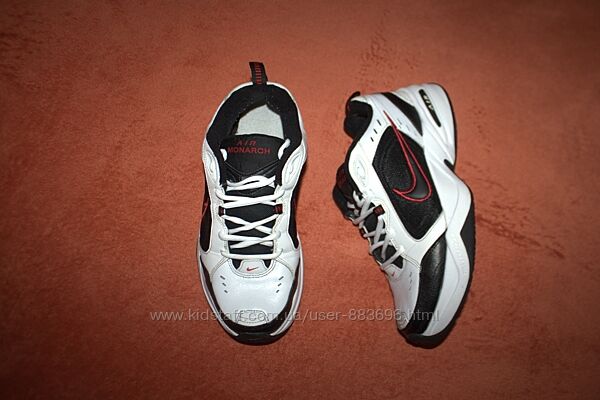Кросівки фірми nike 42,5 розміру за устілкою 27 см.
