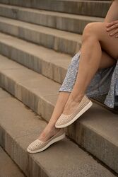 Балетки жіночі шкіряні з перфорацією, бежеві