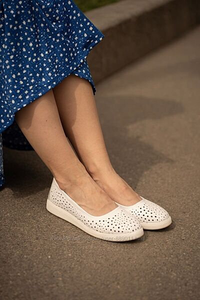 Балетки жіночі шкіряні з перфорацією, білі