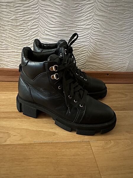 Кожаные ботинки р.39