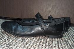Туфли на девочку clarks, кожа. размер 34  по стельке 22,5 см