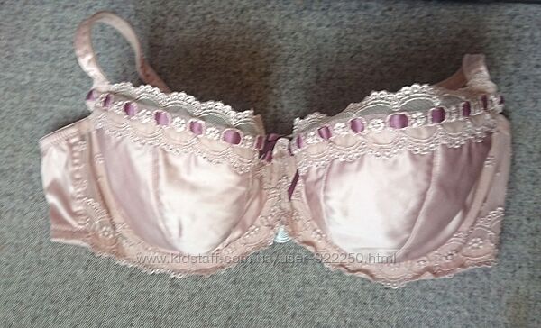 Вишуканий бюст Masquerade Lingerie