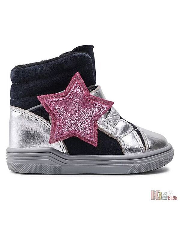 Ботинки украшенные звездочкой для девочки Bartek