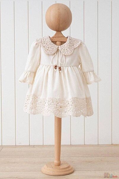 Плаття бежевого кольору з мереживом для дівчинки MYMIO baby