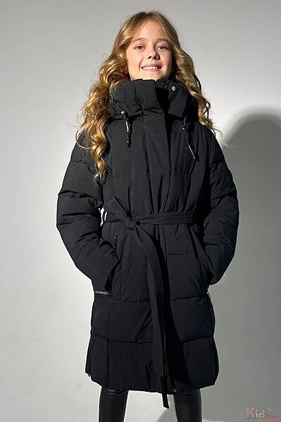 Пальто зимове чорного кольору з капюшоном для дівчинки Puros Poro
