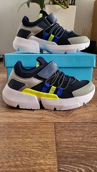 Кроссовки для мальчика. Детские кроссовки на липучке.