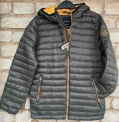 Демисезонная стёганая куртка  Размер 10 лет Рост 146 см  Reserved