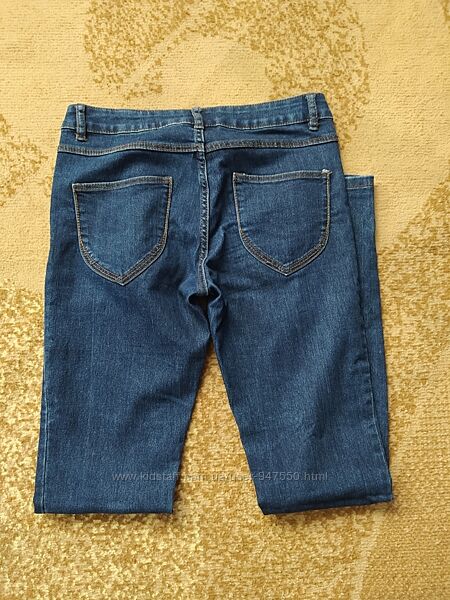 Синие джинсы скинни