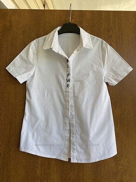 Рубашка в мелкий горох с коротким рукавом на 146 см, маломерит