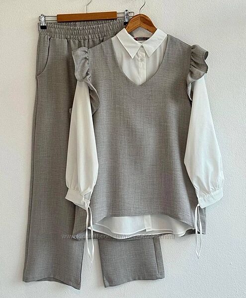 Костюм-трійка, блуза, брюки та жилетка 