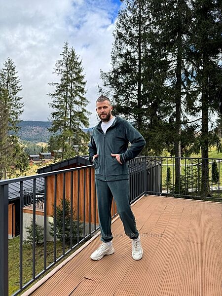 Чоловічий велюровий костюм 