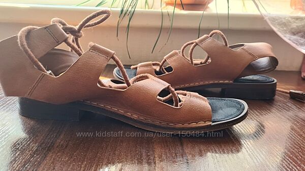 Босоніжки Clarks