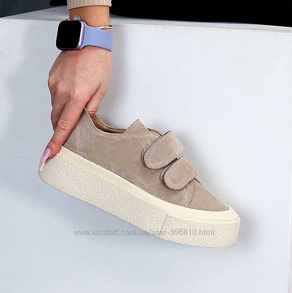 Модні бежеві кеди на липучках натуральна замша на платформі