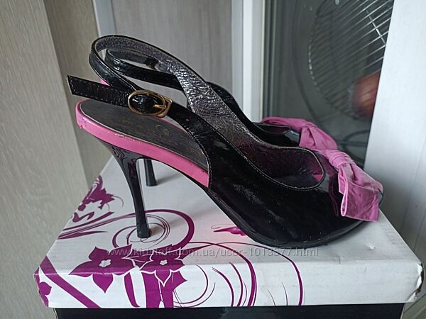 Босоножки классные кожаные красивые,24 см